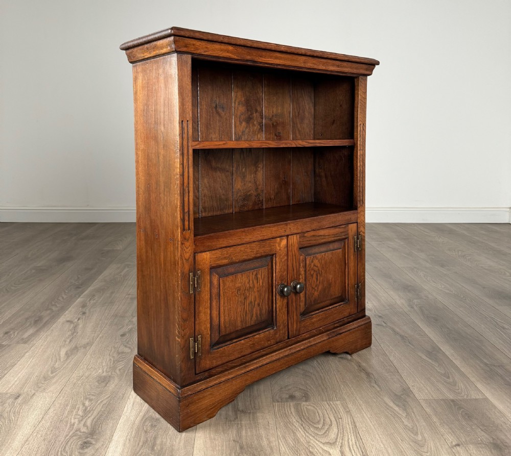 Antique 20th Century Bookcase Of Small Proportion In Oak View VIII