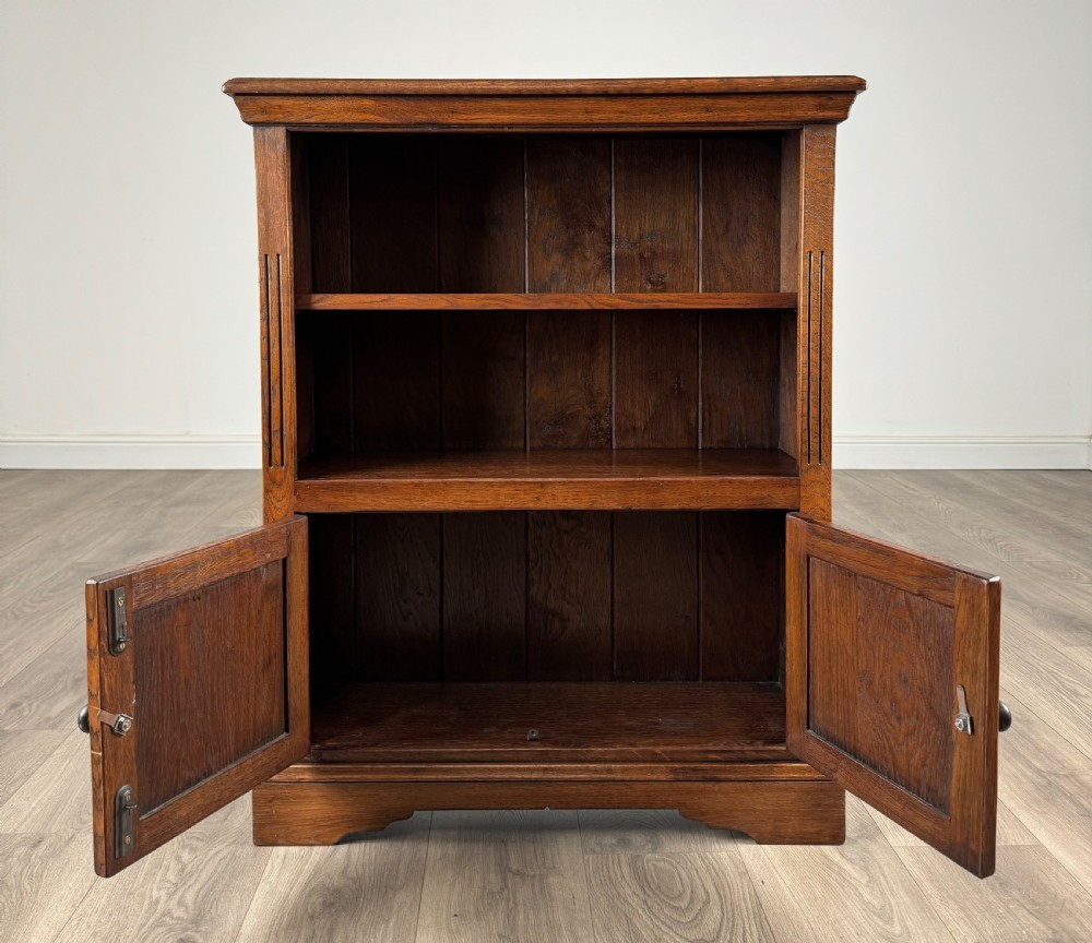 Antique 20th Century Bookcase Of Small Proportion In Oak View IX