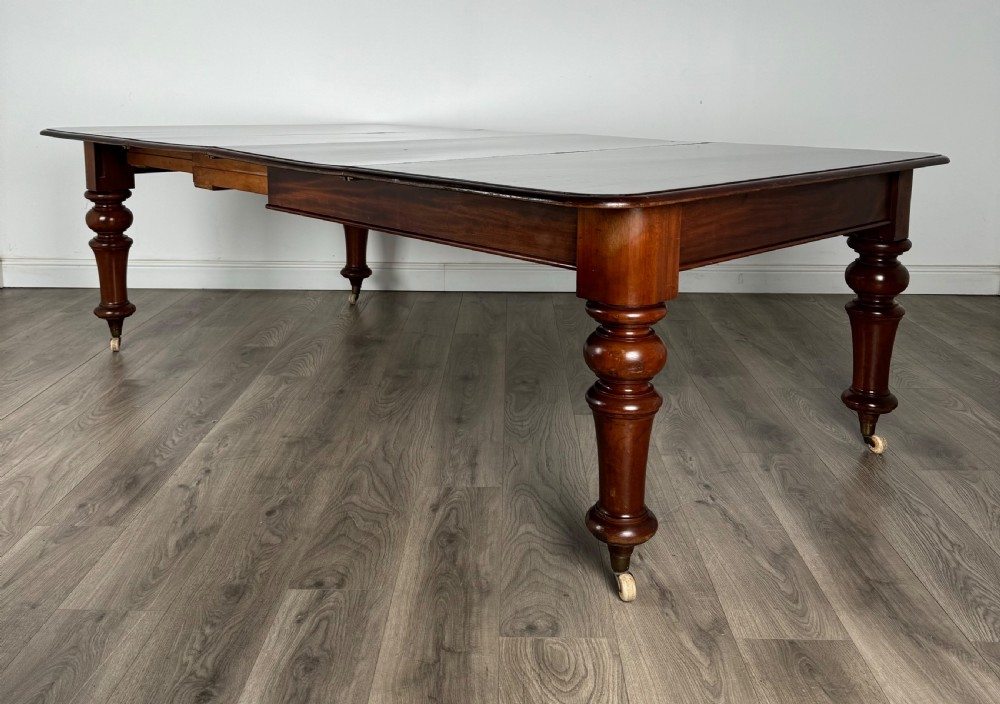 Antique Large 19th Century Dining Table In Mahogany