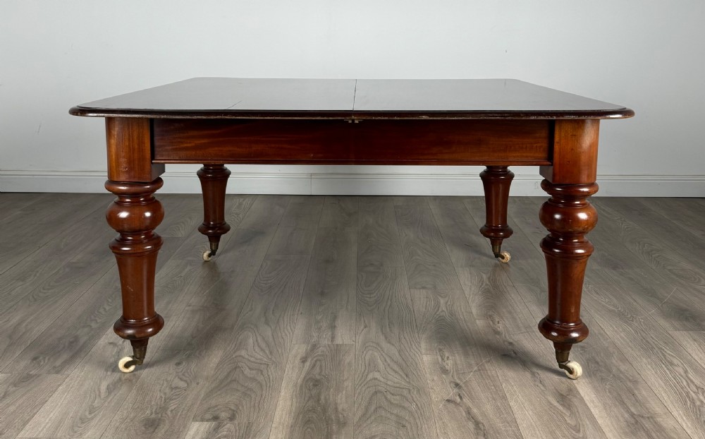 Antique Large 19th Century Dining Table In Mahogany View IV