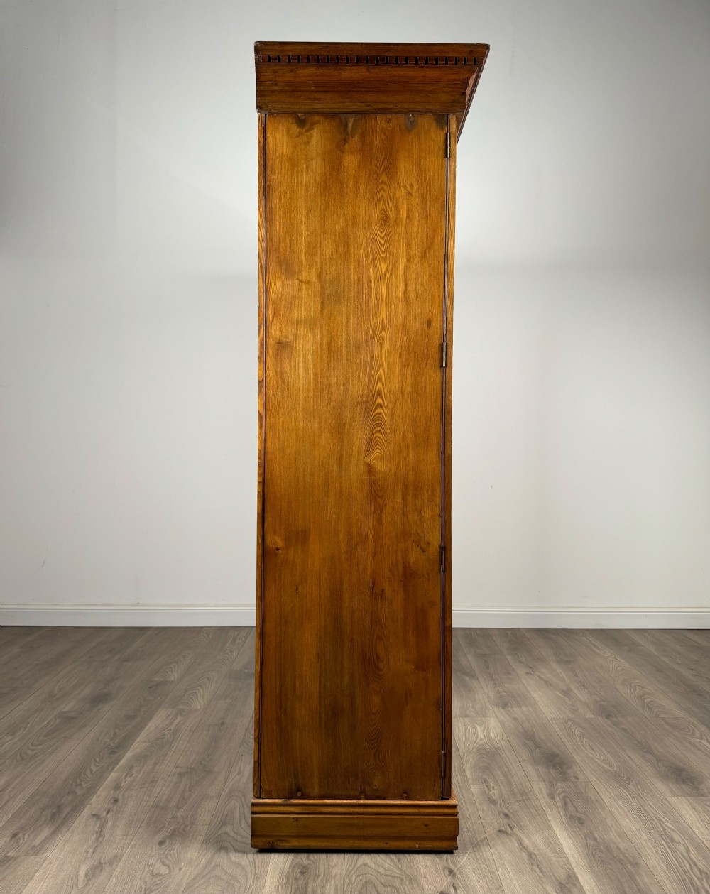 Antique 19th Century Quality Wardrobe In Oak View V