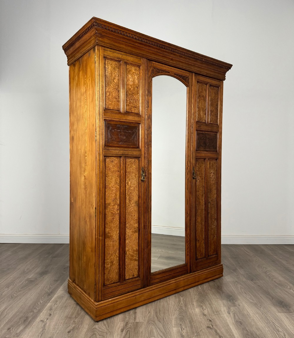Antique 19th Century Quality Wardrobe In Oak View VI