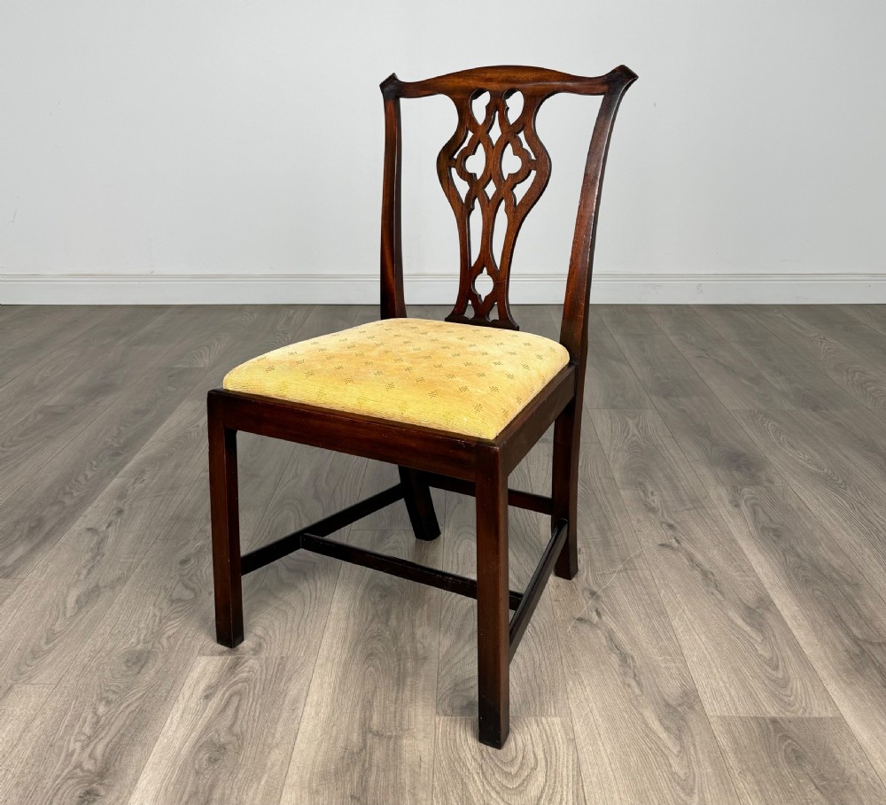 Antique 20th Century Set Of 10 Chippendale Style Dining Chairs In Mahogany View III
