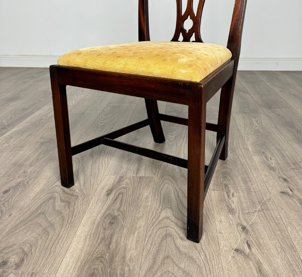Antique 20th Century Set Of 10 Chippendale Style Dining Chairs In Mahogany View V