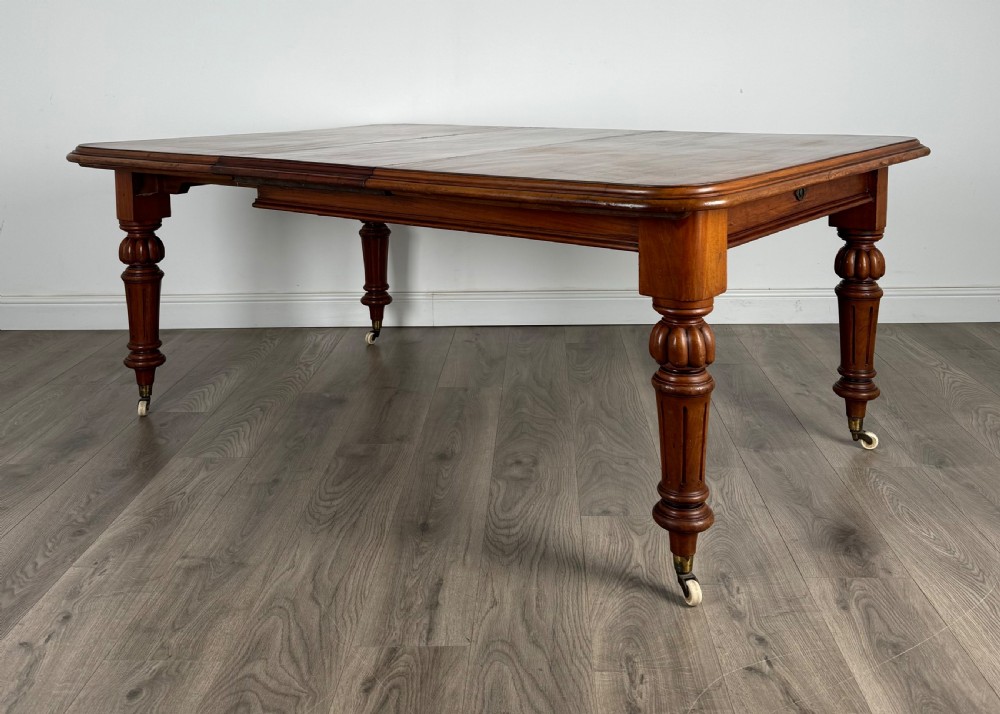 Antique 19th Century Extending Dining Table In Mahogany