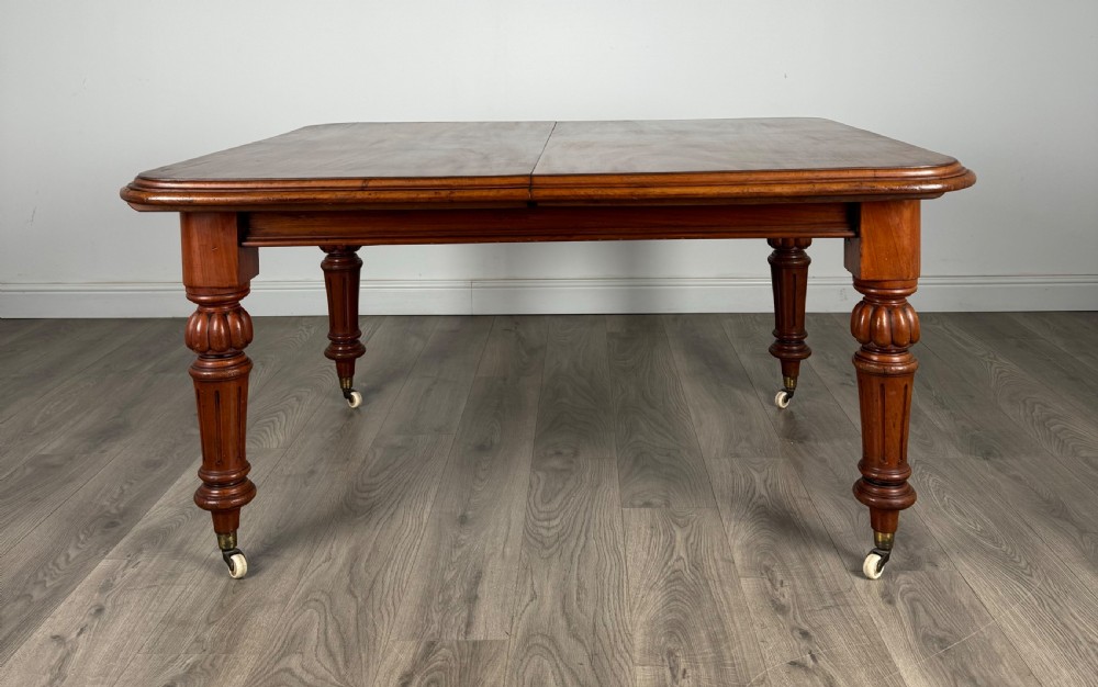 Antique 19th Century Extending Dining Table In Mahogany View IV