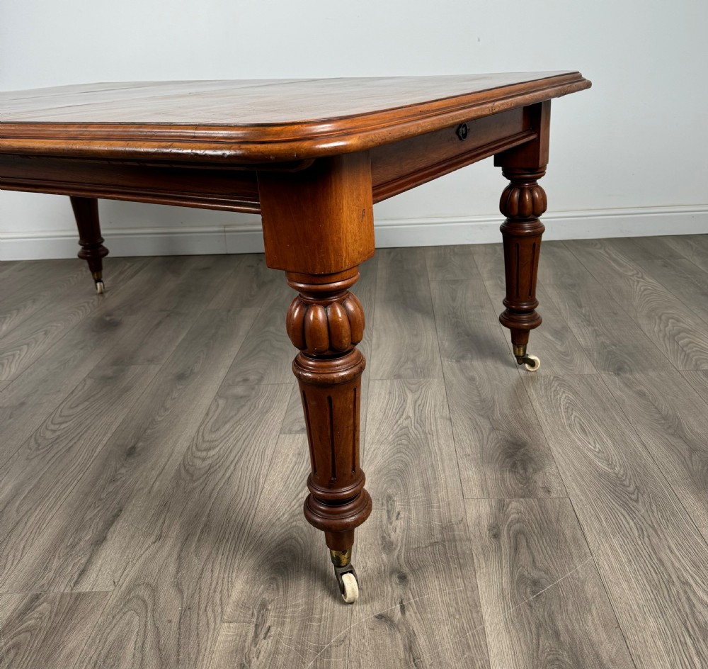 Antique 19th Century Extending Dining Table In Mahogany View VI