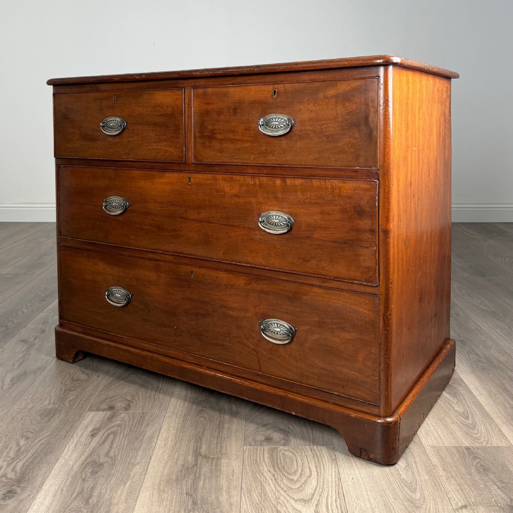 Antique 19th Century Chest Of Drawers In Mahogany 
 View II