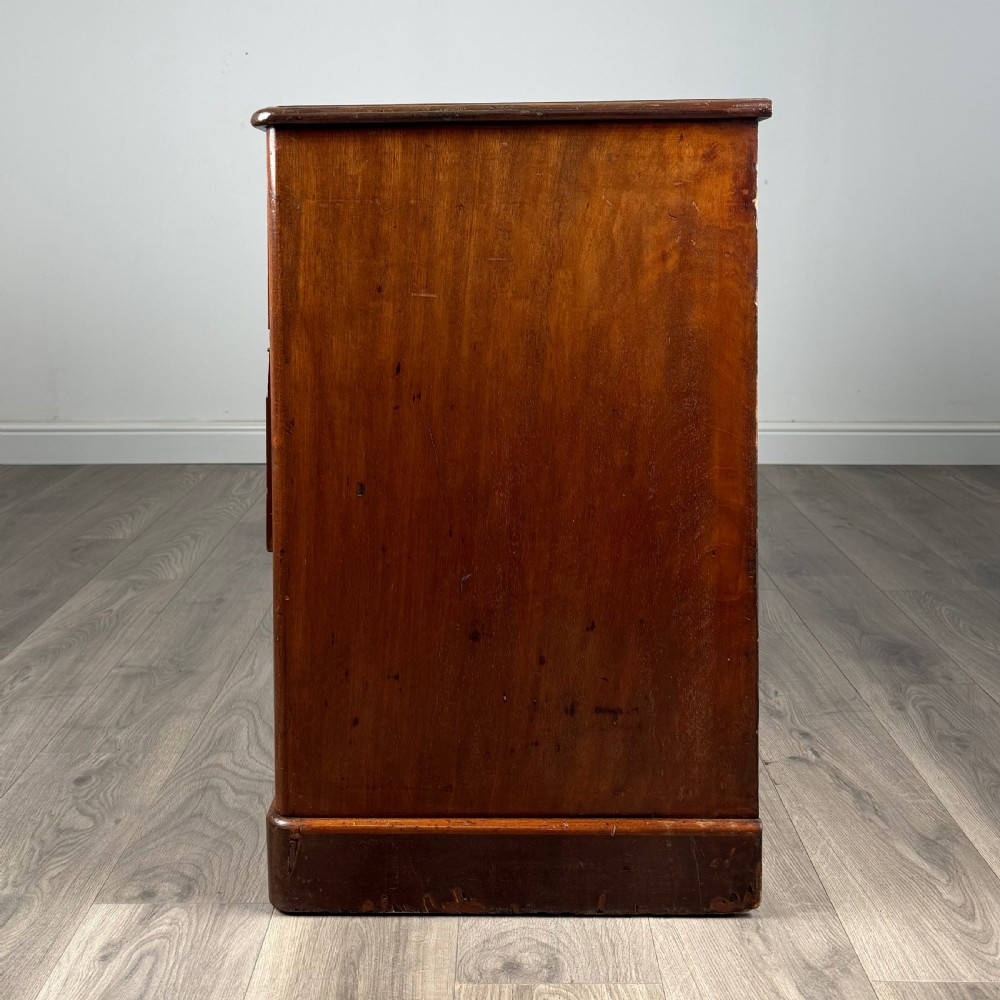 Antique 19th Century Chest Of Drawers In Mahogany 
 View III