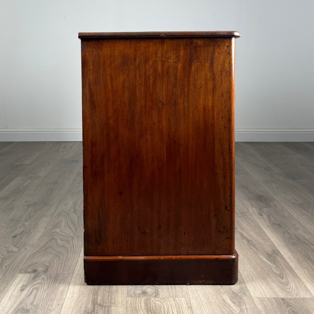 Antique 19th Century Chest Of Drawers In Mahogany 
 View VII