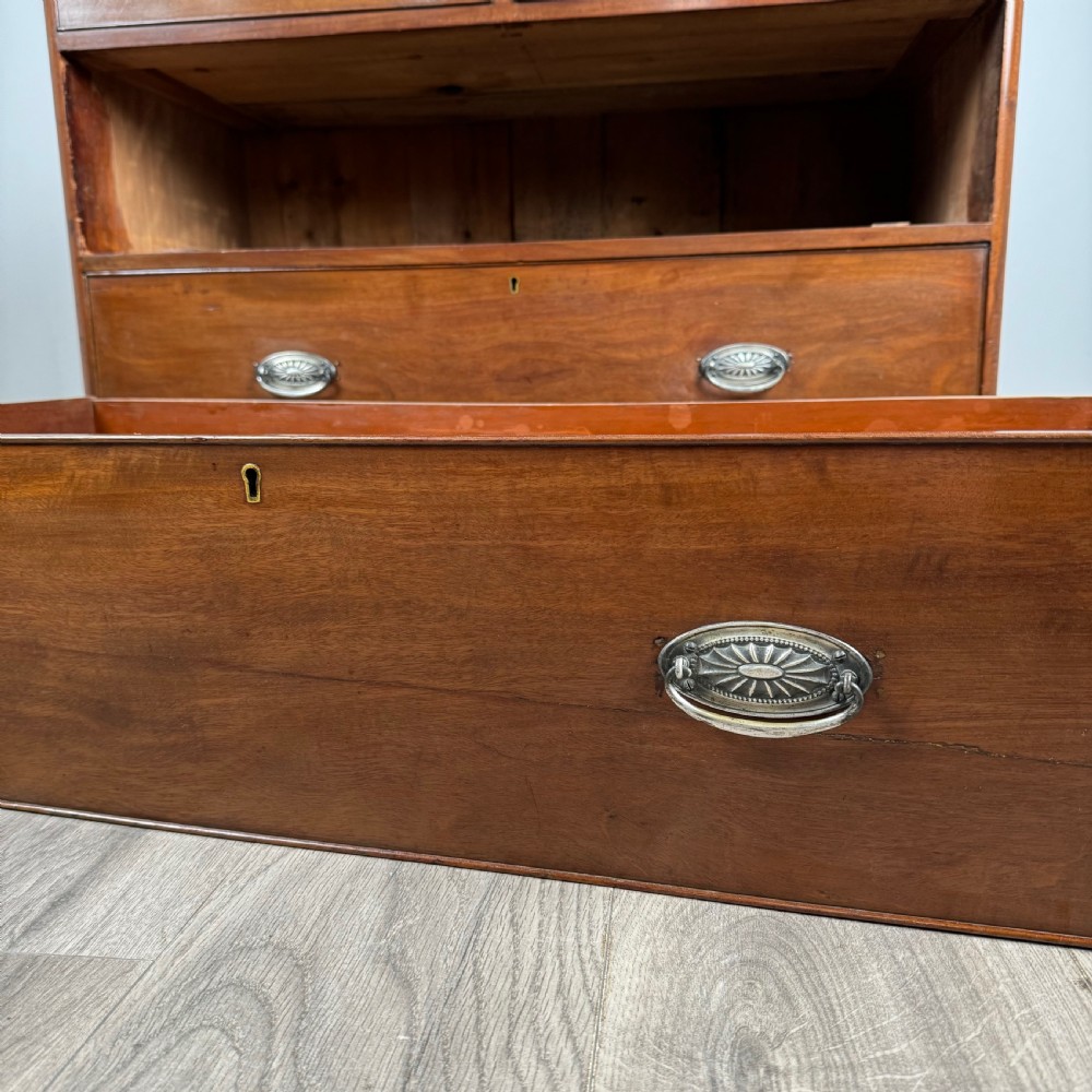 Antique 19th Century Chest Of Drawers In Mahogany 
 View XI