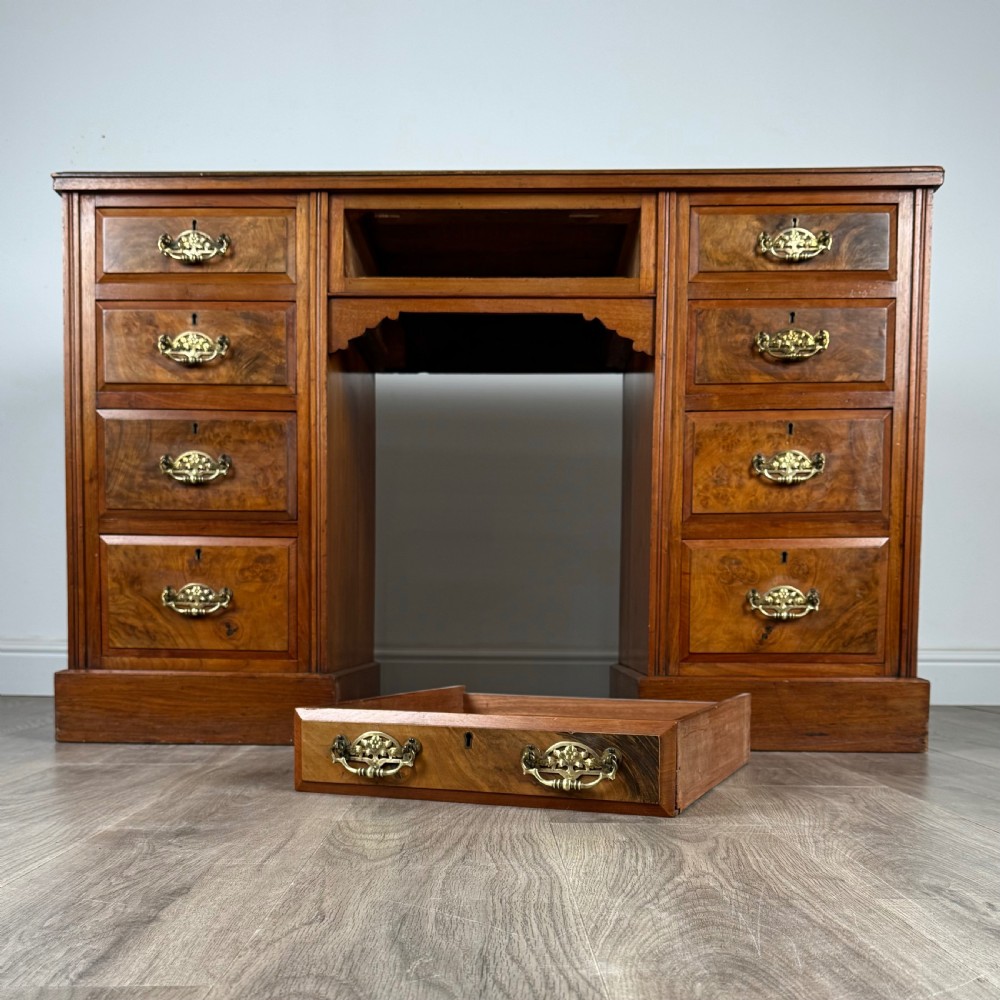 Antique 20th Century Desk In Walnut View X