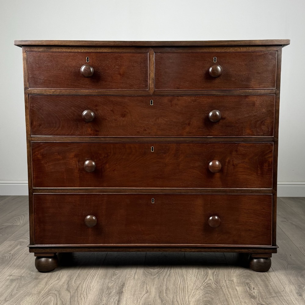 Antique 19th Century Chest Of Drawers In Mahogany 