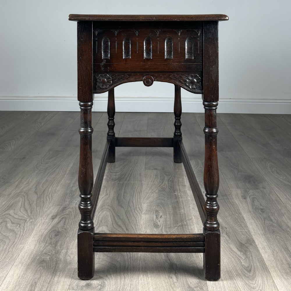 Antique 20th Century Carved Side Table In Oak 
 View VII