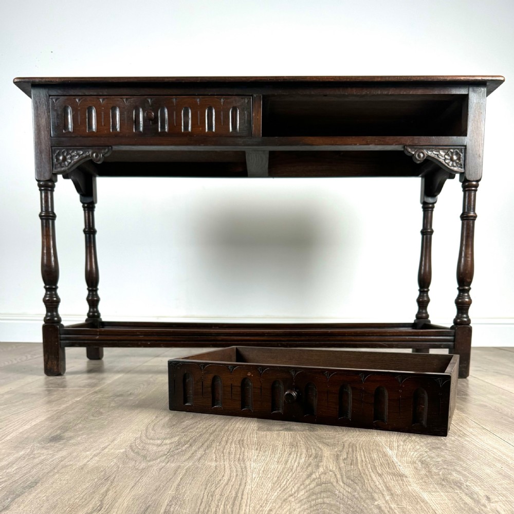 Antique 20th Century Carved Side Table In Oak 
 View X
