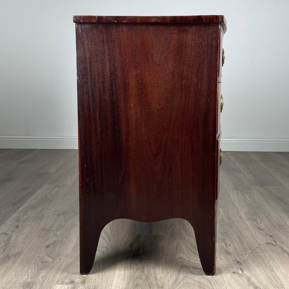 Antique 18th Century Bow Front Chest Of Drawers In Mahogany 
 View VII