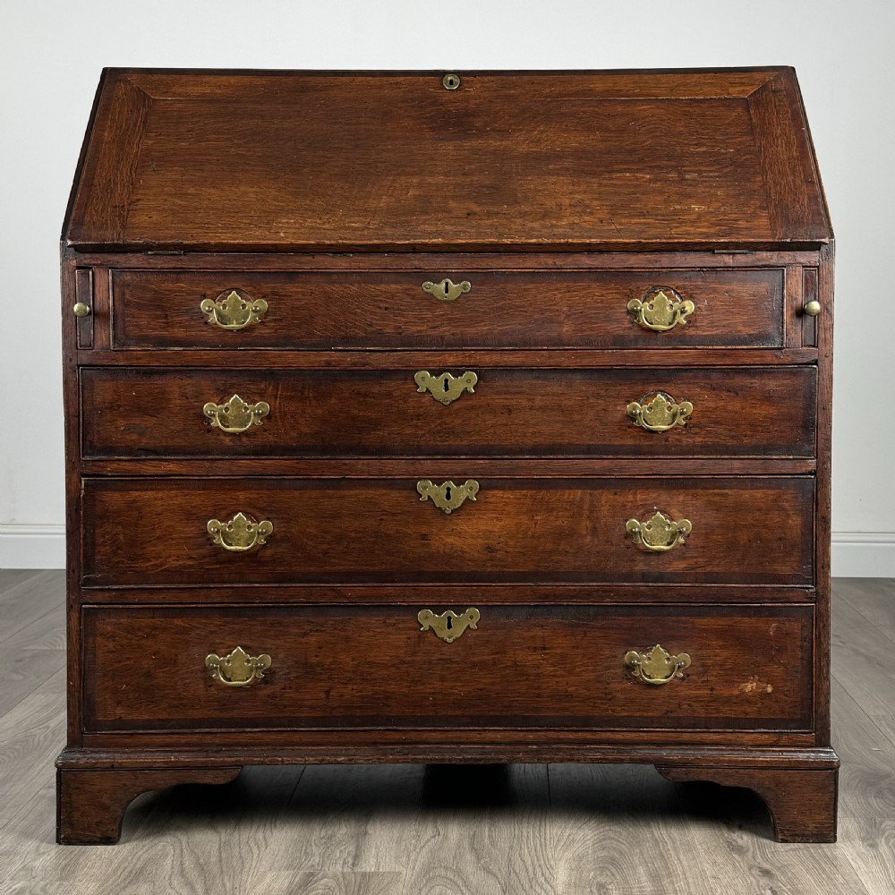 Antique 18th Century Fine Quality Bureau In Oak 
