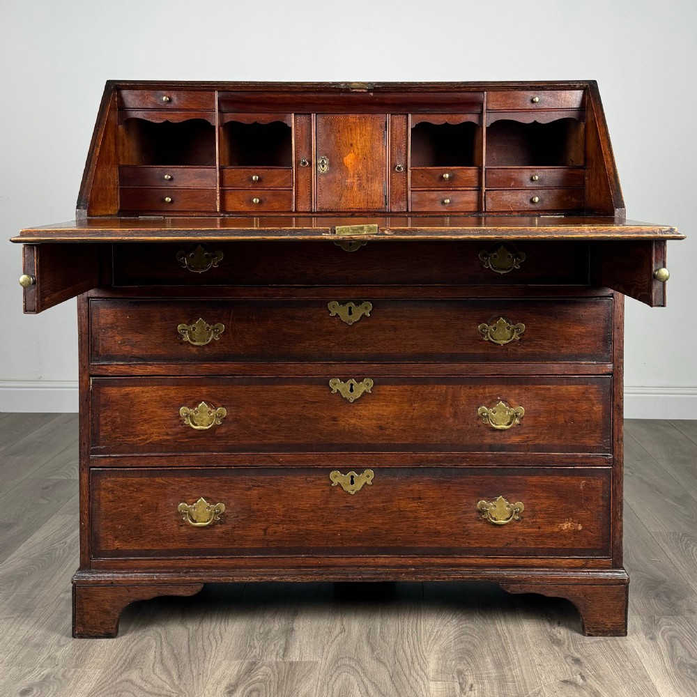 Antique 18th Century Fine Quality Bureau In Oak 
 View II