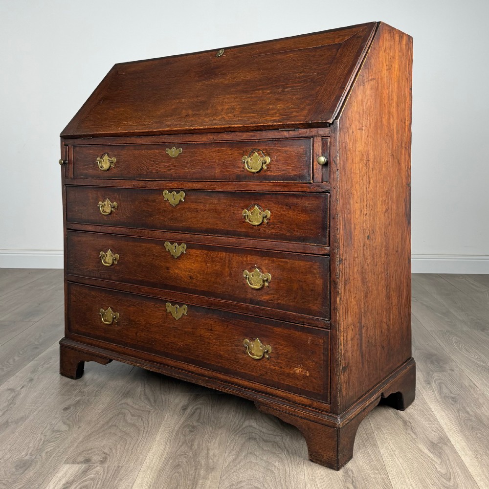 Antique 18th Century Fine Quality Bureau In Oak 
 View III