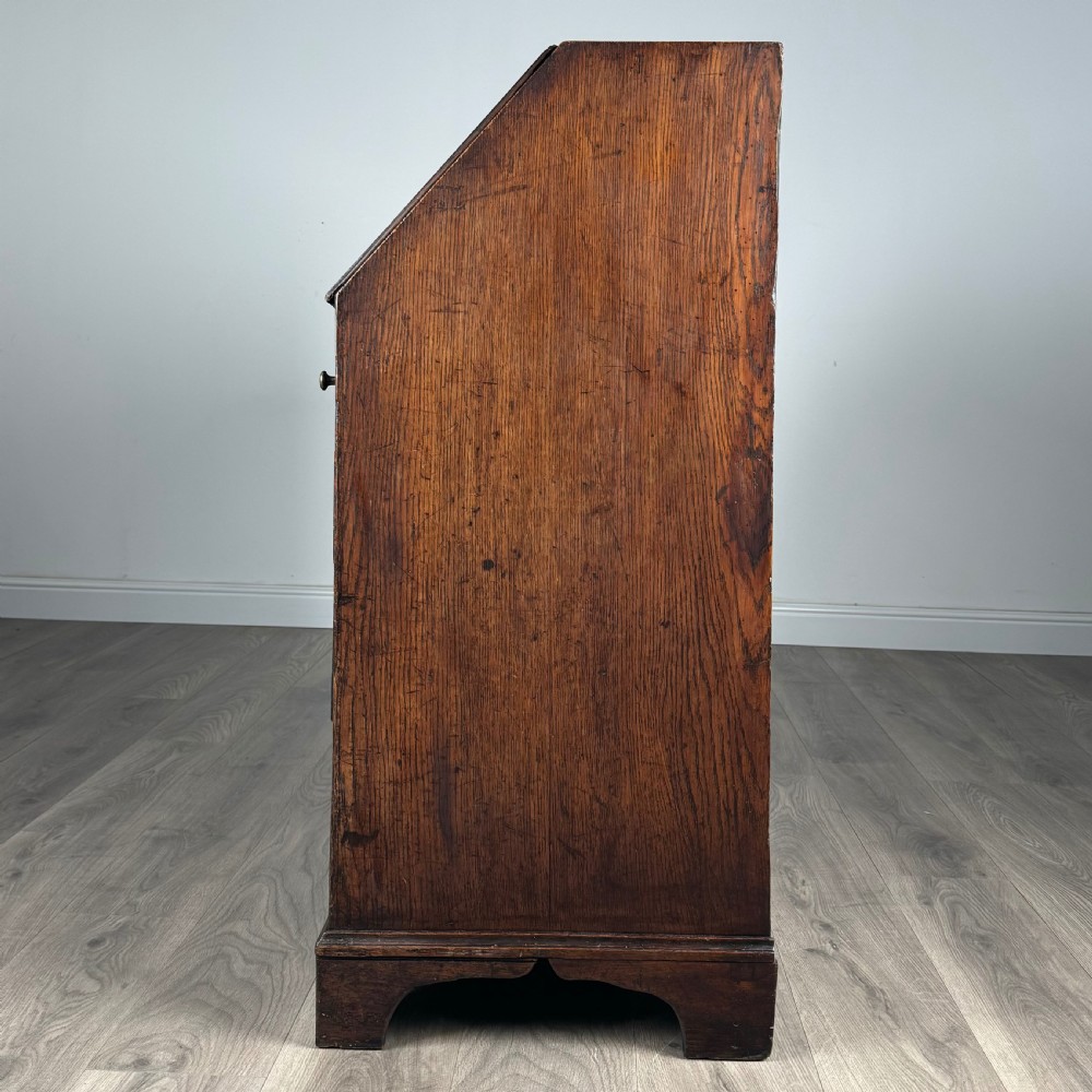 Antique 18th Century Fine Quality Bureau In Oak 
 View IV