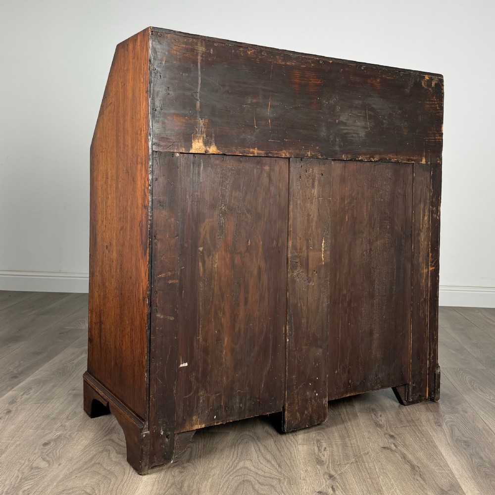 Antique 18th Century Fine Quality Bureau In Oak 
 View V