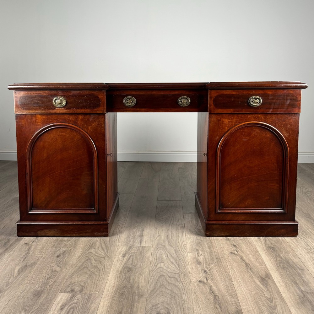 Antique 18th Century Pedestal Sideboard In Mahogany 