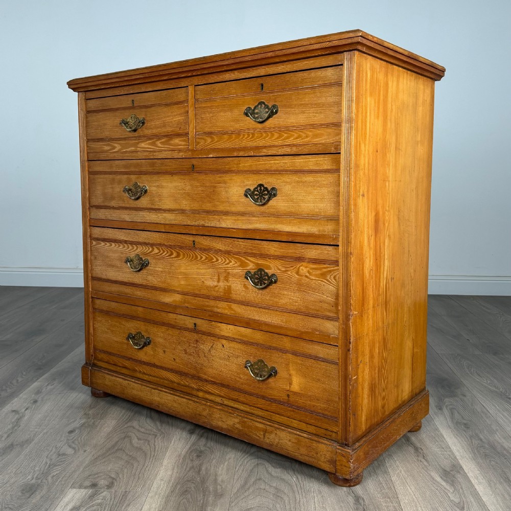  Antique Late 19th Century Fine Quality Chest Of Drawers In Oak 
 View II