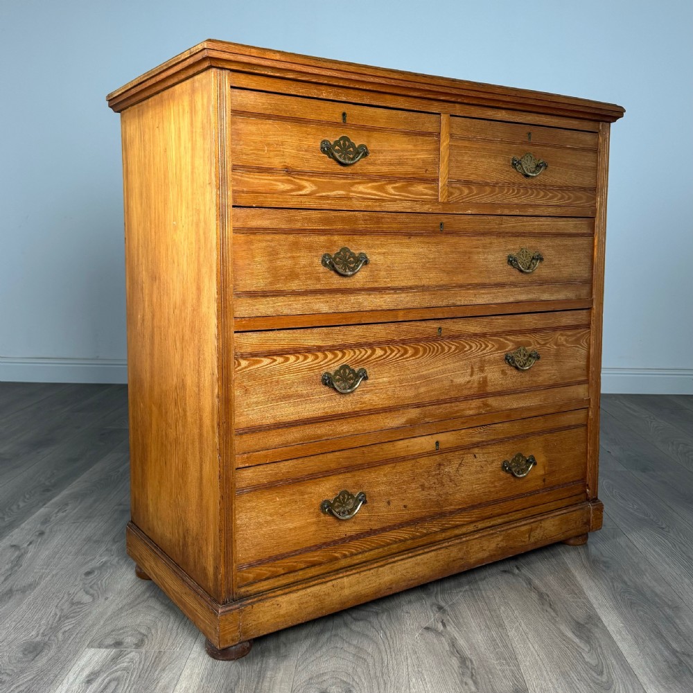  Antique Late 19th Century Fine Quality Chest Of Drawers In Oak 
 View VIII