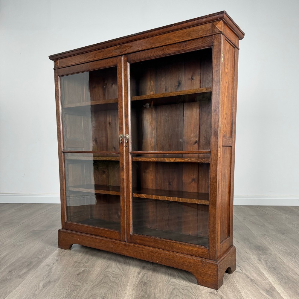 Antique 20th Century Display Cabinet In Oak 
 View III
