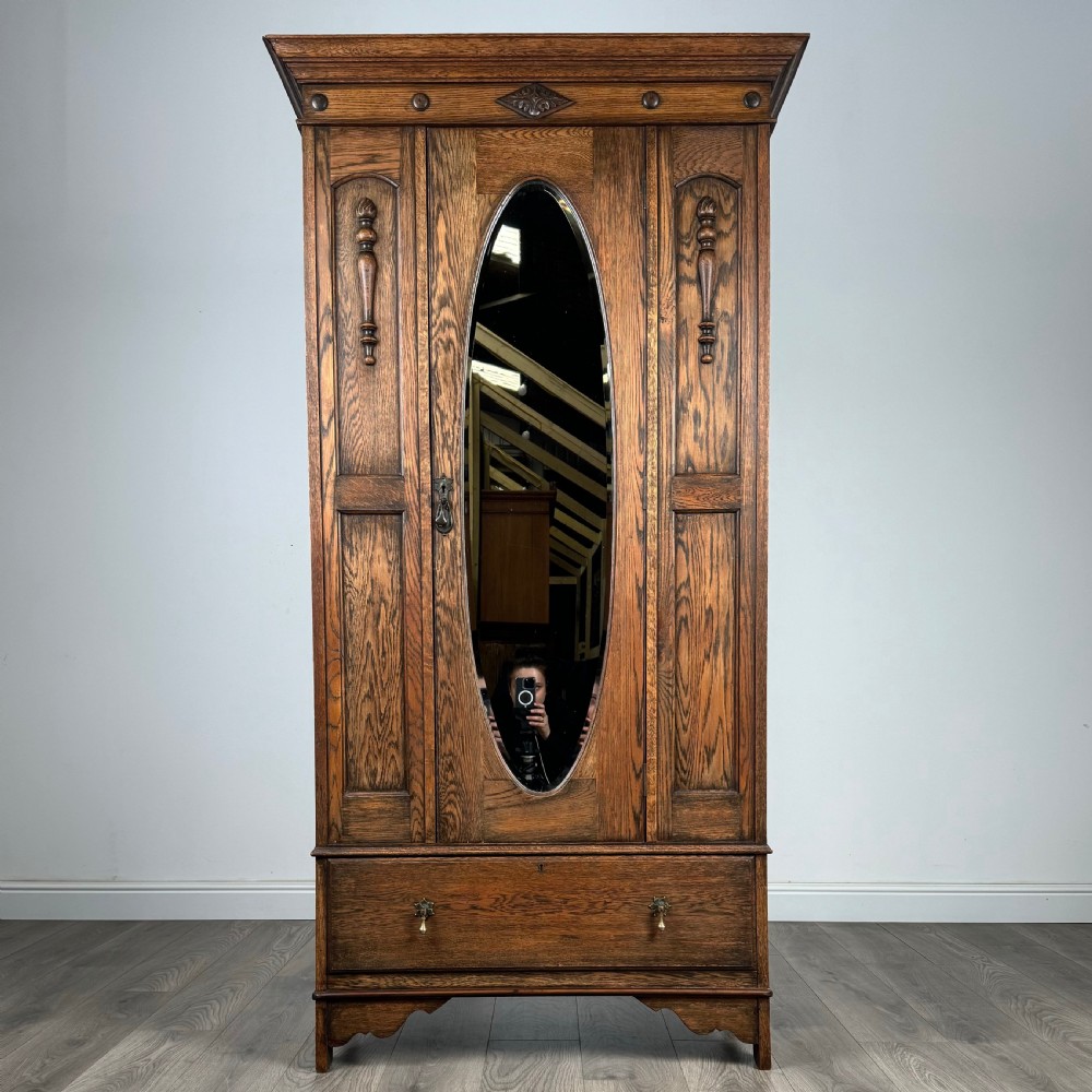 Antique 20th Century Good Quality Wardrobe In Oak 
