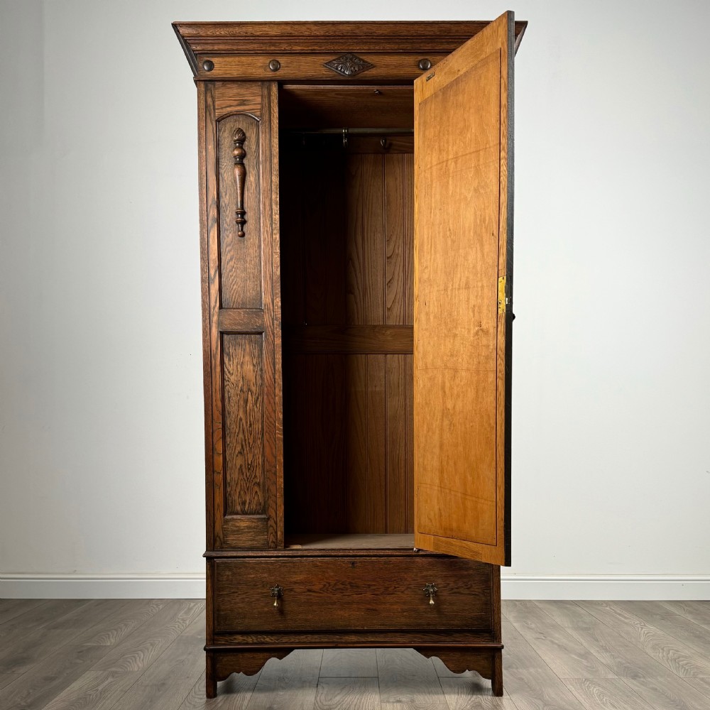Antique 20th Century Good Quality Wardrobe In Oak 
 View II