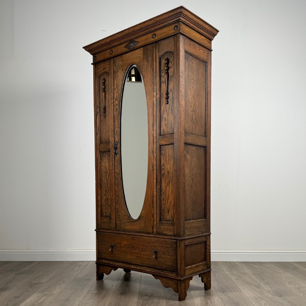 Antique 20th Century Good Quality Wardrobe In Oak 
 View III