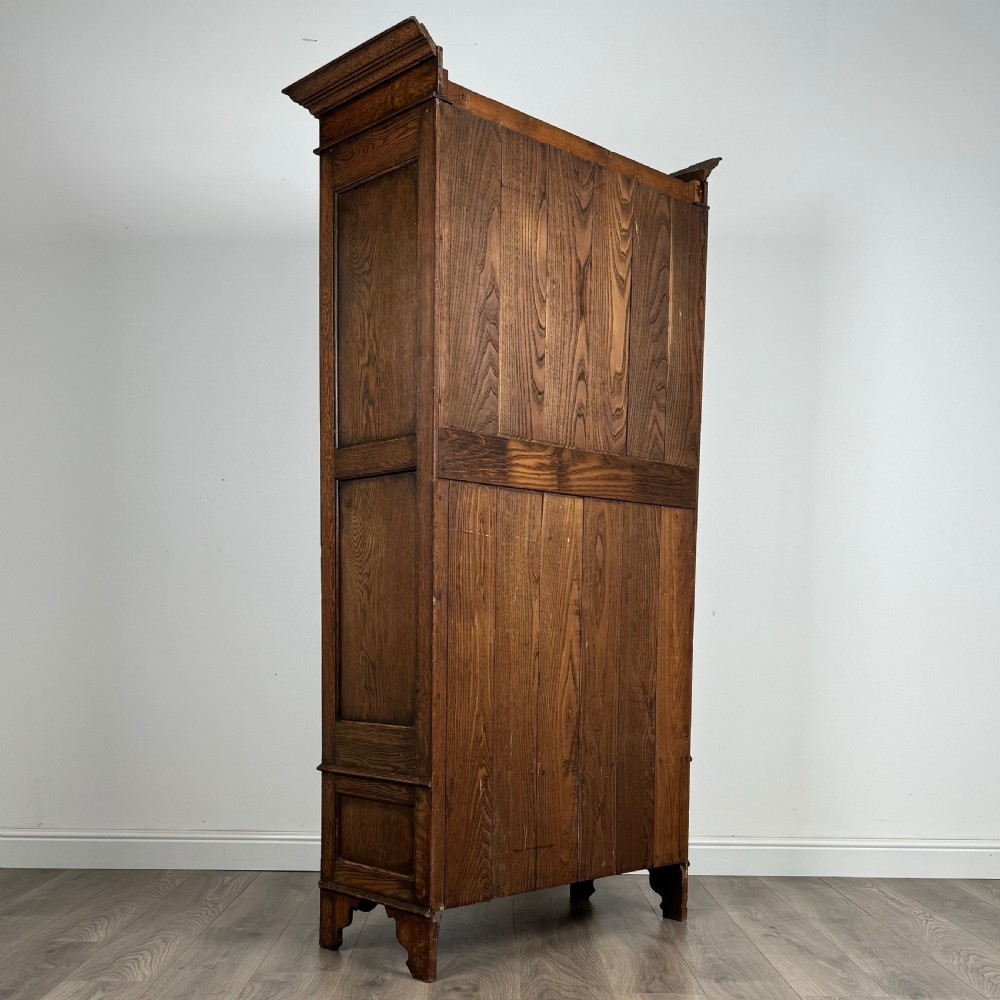 Antique 20th Century Good Quality Wardrobe In Oak 
 View V