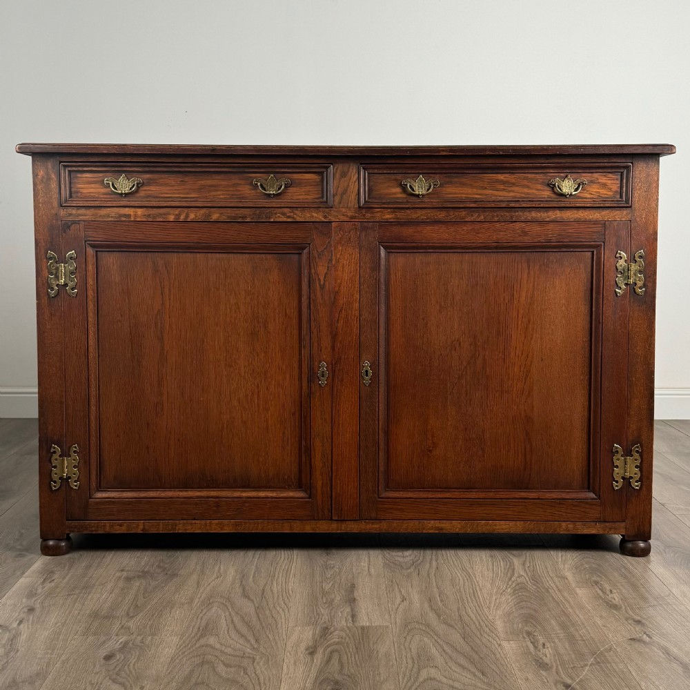 Antique 20th Century Sideboard In Oak 
