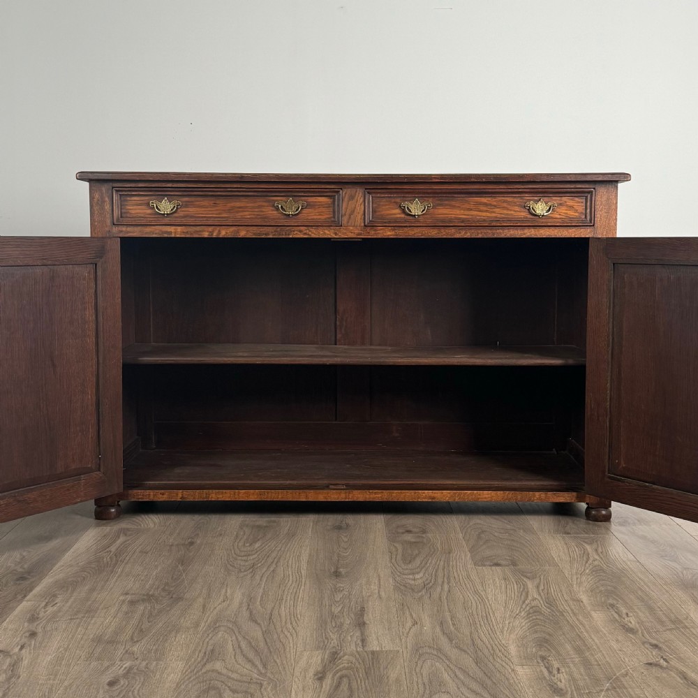 Antique 20th Century Sideboard In Oak 
 View II
