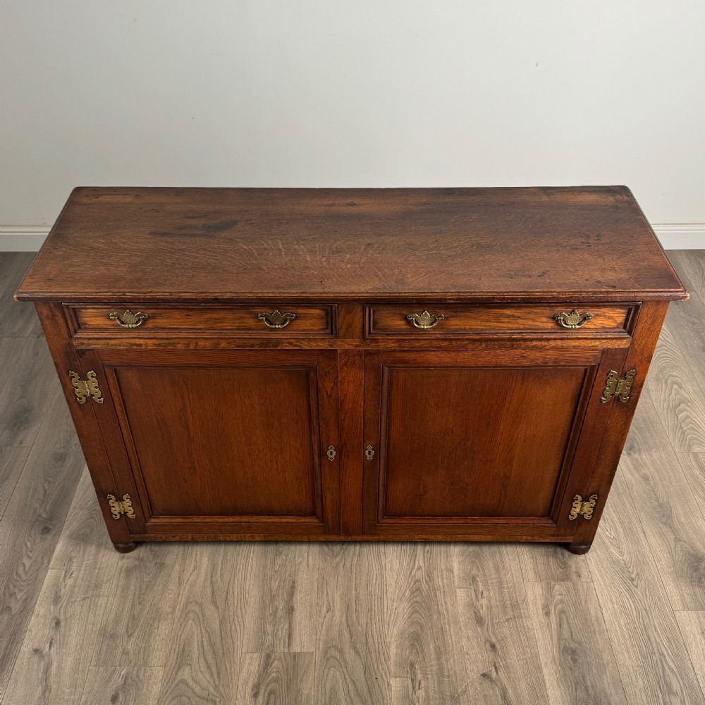 Antique 20th Century Sideboard In Oak 
 View X