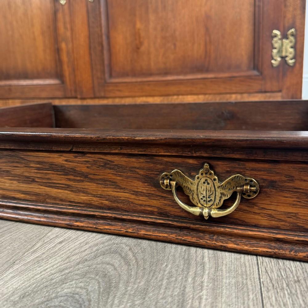 Antique 20th Century Sideboard In Oak 
 View XII