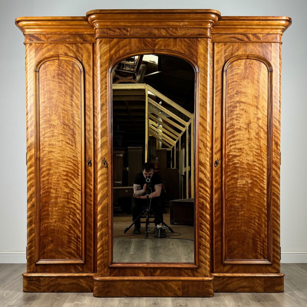  Antique 19th Century Large Wardrobe Of Fine Quality In Satin Birch 
