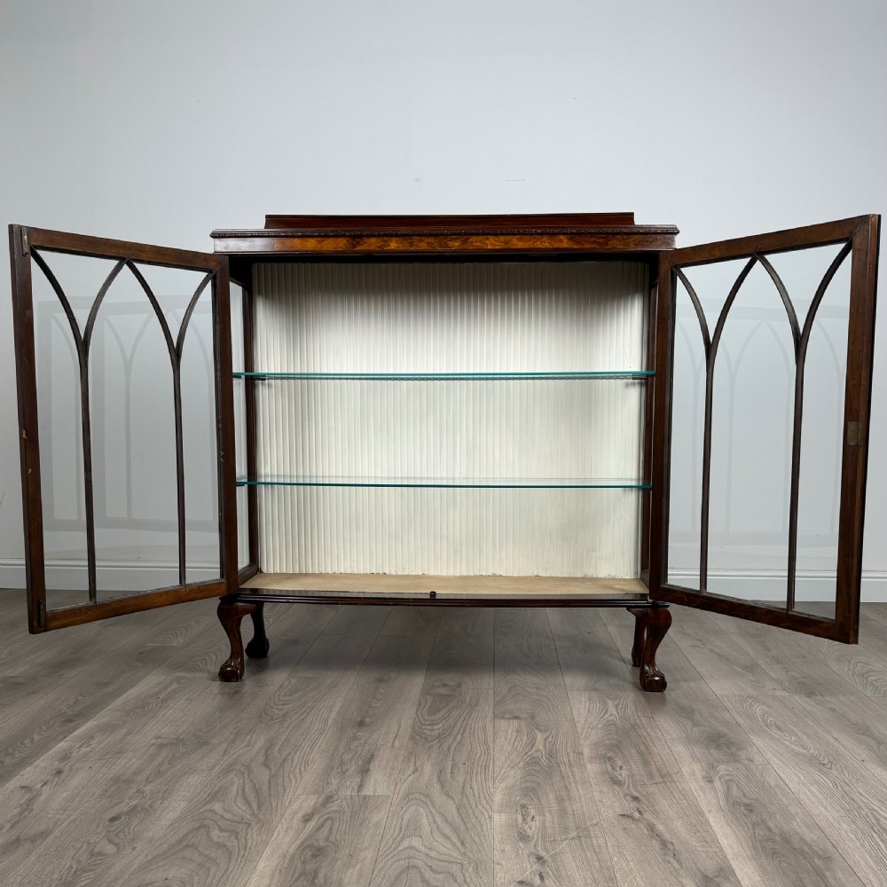 Antique 20th Century Display Cabinet In Mahogany 
 View II