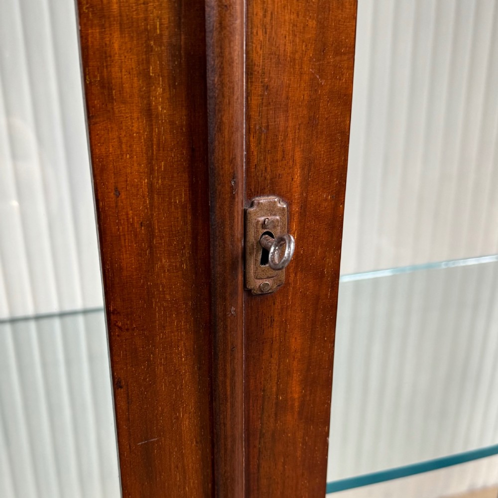 Antique 20th Century Display Cabinet In Mahogany 
 View XI