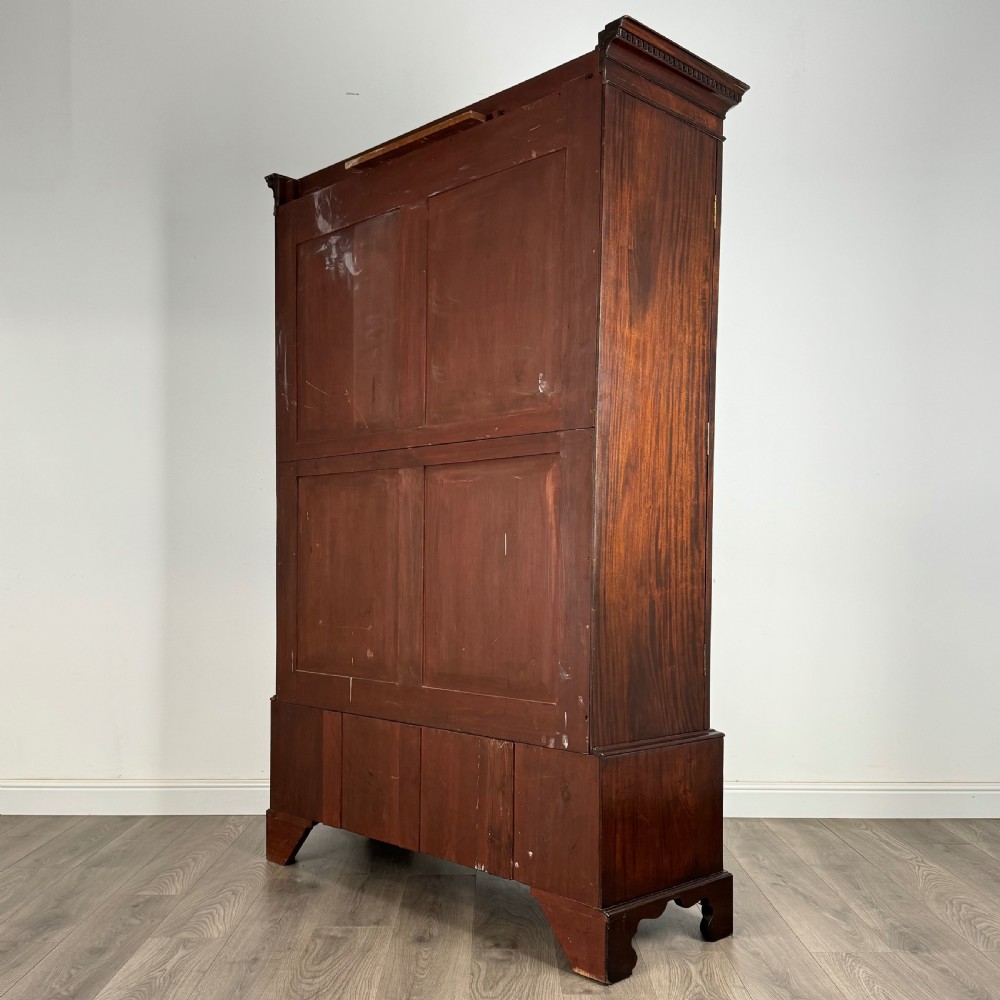 Antique 18th Century Bow Fronted Wardrobe In Mahogany 
 View VII
