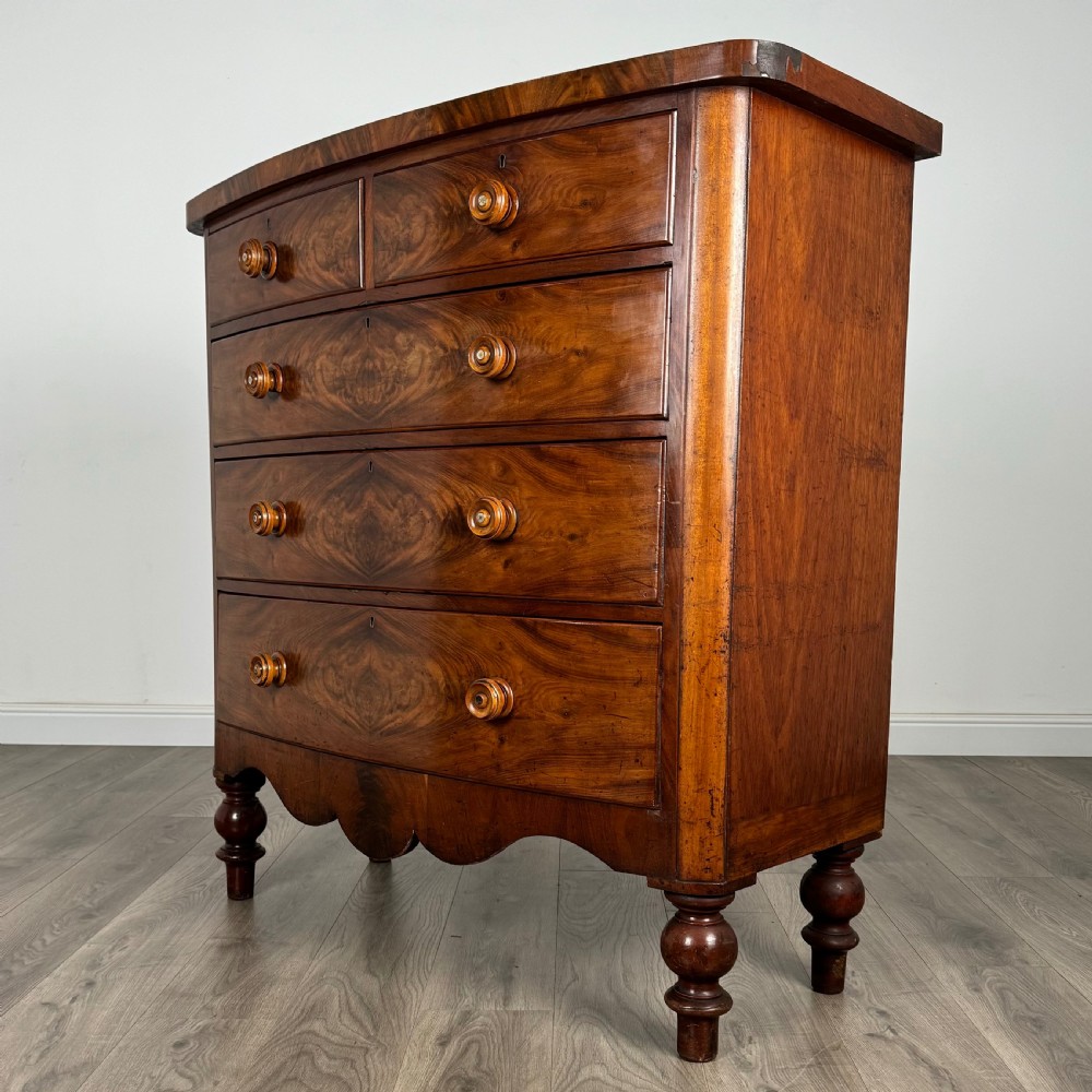 Antique 19th Century Bow Fronted Chest Of Drawers In Mahogany 
 View II