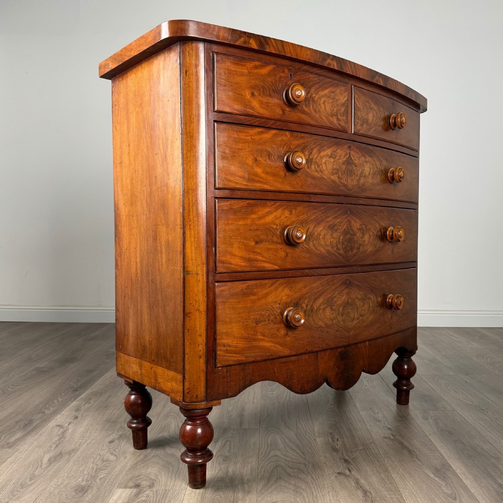 Antique 19th Century Bow Fronted Chest Of Drawers In Mahogany 
 View VIII