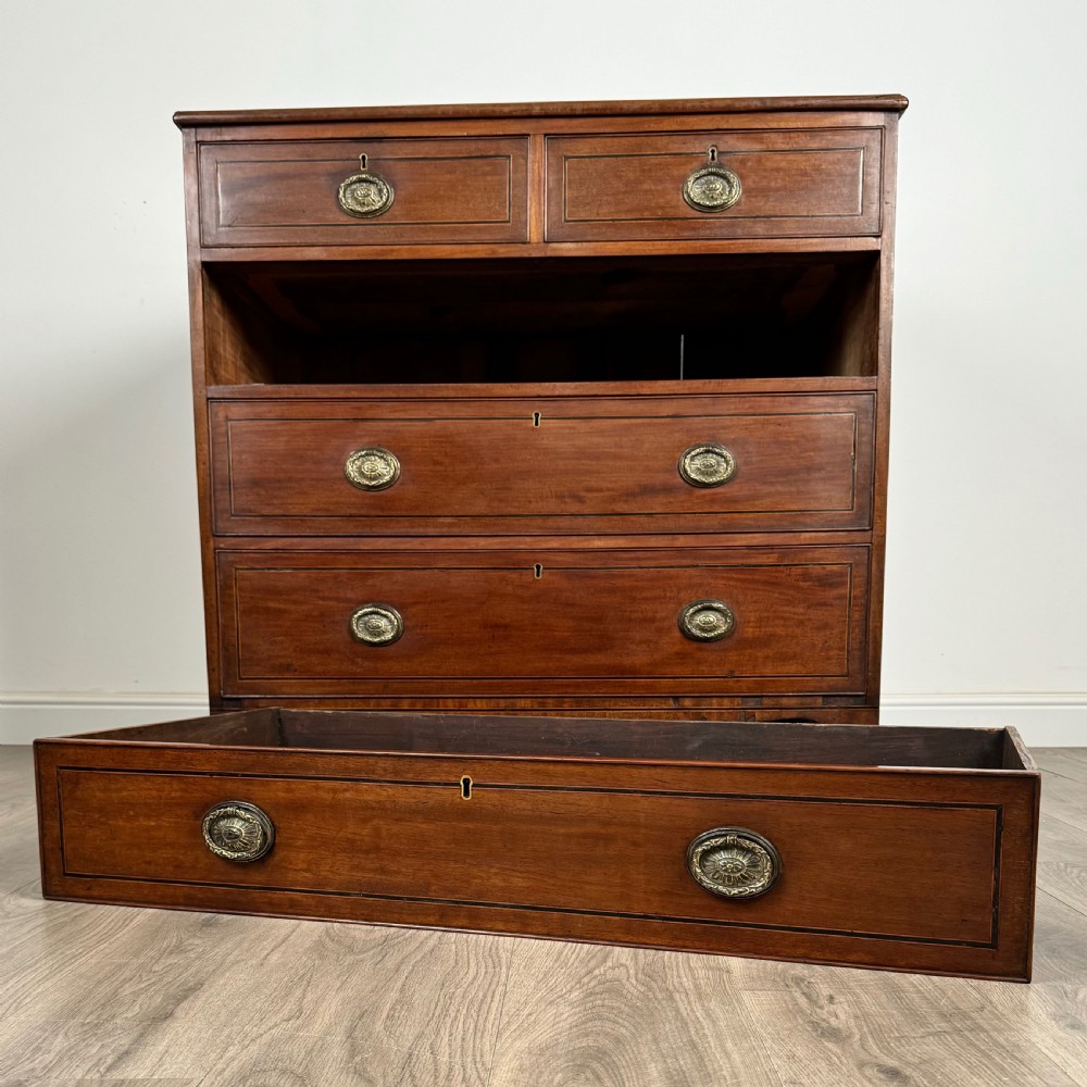 Antique 18th Century Chest Of Drawers In Mahogany 
 View X