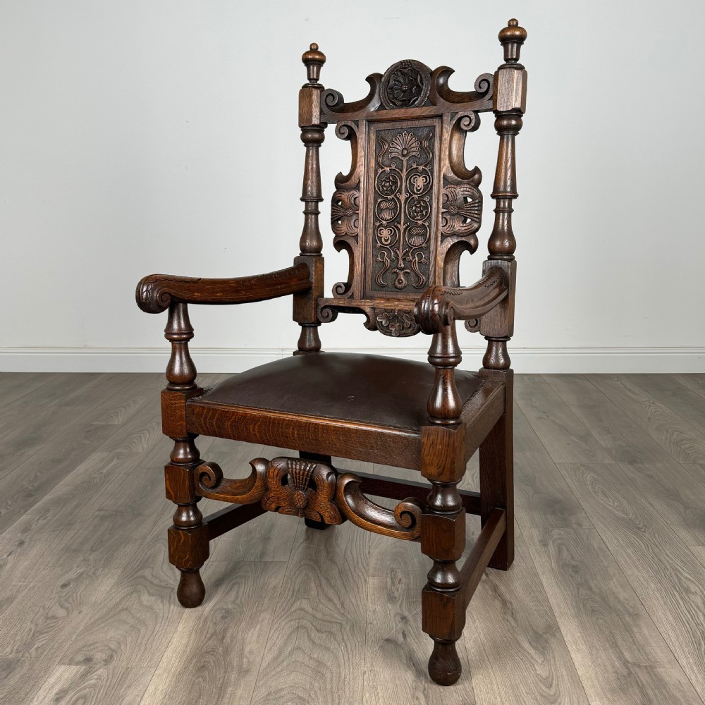 Antique 20th Century Pair Of Fine Quality Armchairs In Oak 
 View II