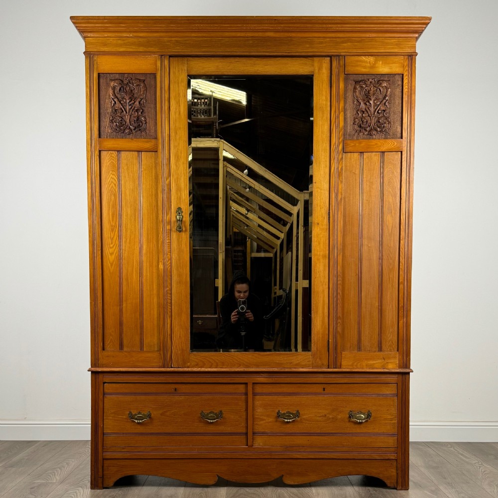  Antique Large 20th Century Wardrobe In Oak 
