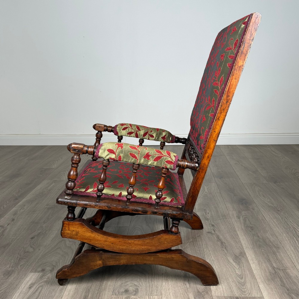 Antique 20th Century American Rocking Chair In Beech 
 View II