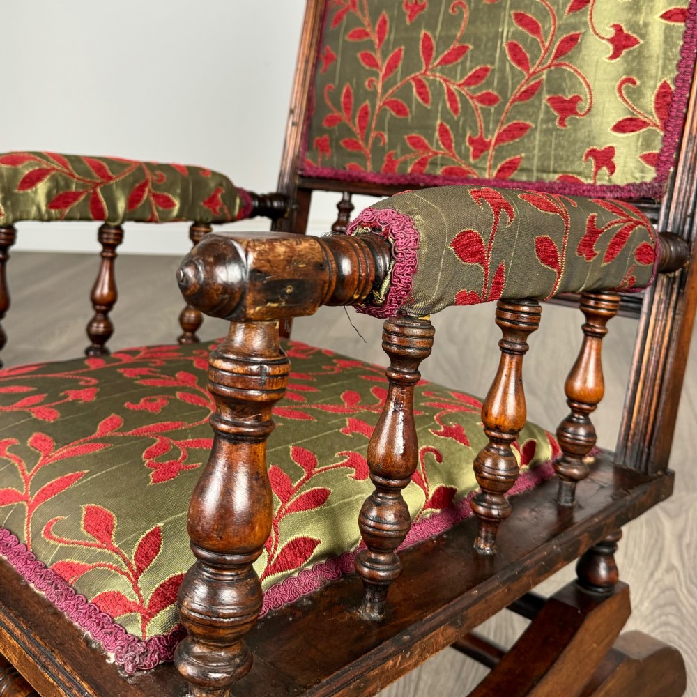 Antique 20th Century American Rocking Chair In Beech 
 View X