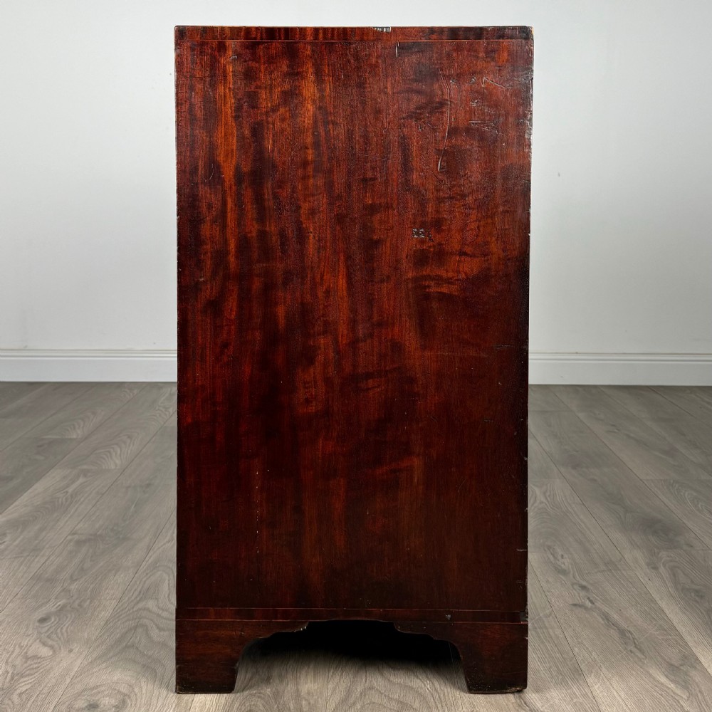 Antique 18th Century Chest Of Drawers In Mahogany 
 View III
