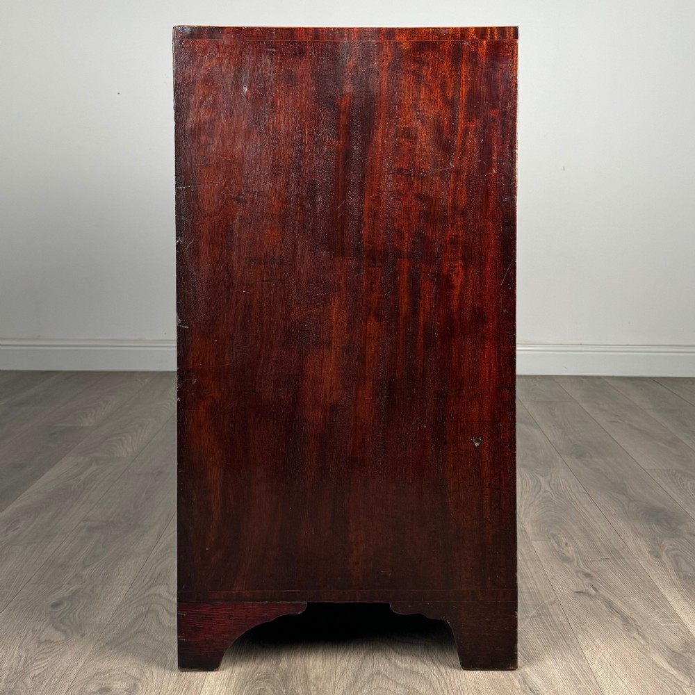 Antique 18th Century Chest Of Drawers In Mahogany 
 View VII